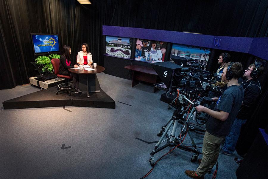 Students conduct a broadcast in the UWW-TV station on the 足彩平台 campus.